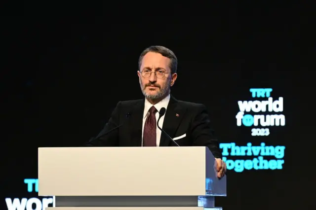 Fahrettin Altun kürsüde konuşuyor