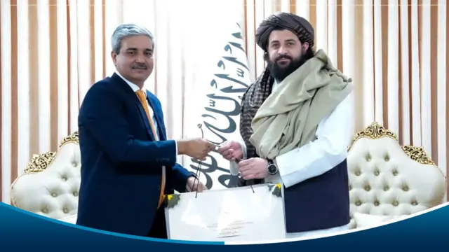 ملا یعقوب مجاهد له هندي دیپلومات سره