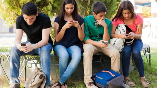 Молодь, смартфон