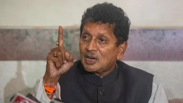 दीपक केसरकर