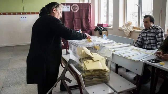 31 Mart'ta Türkiye genelinde 52 milyon 608 bin 398 seçmen, 194 bin 42 sandıkta oy kullandı