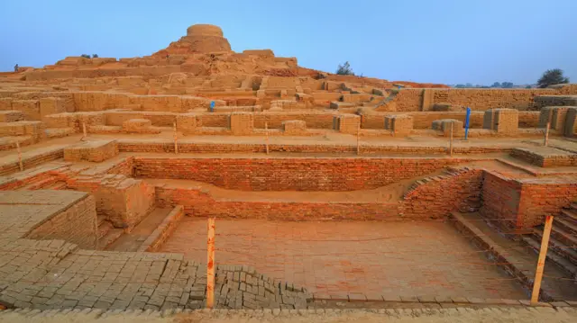 2.5 મીટર ઊંડો ગ્રેટ બાથ 