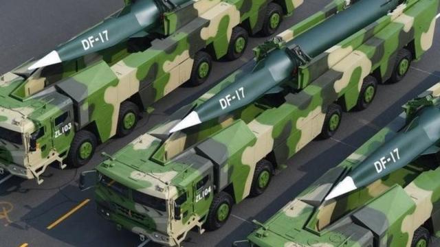 中国展示的携带高超音速弹头的东风17弹道导弹