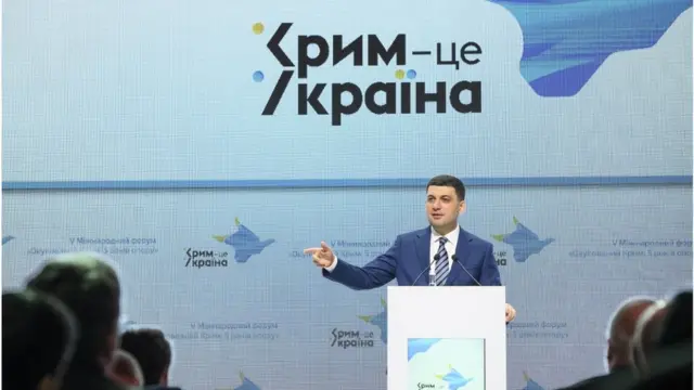 Правительство Владимира Гройсмана запретило торговать с ОРДЛО, но оставило аннексированный Россией Крым свободной экономической зоной Украины