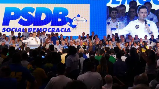 Neves discursa após ser reconduzido à presidência do PSDBbet win como funciona2015