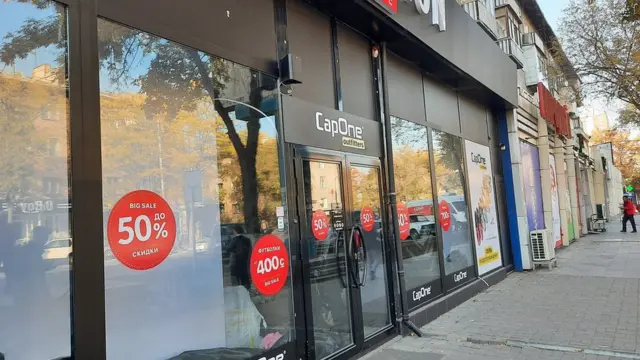 Эксперттер бул жолу ыктыярчылар көп ишканаларды, дүкөндөрдү сактап калганын айтууда