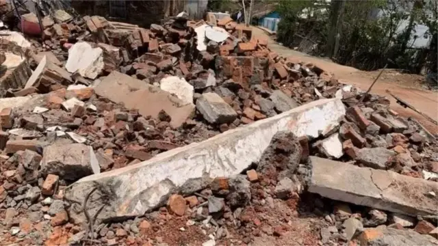 मध्य प्रदेश में आसिफ़ ने साक्षी से प्रेम विवाह किया तो प्रशासन ने उनके परिवार का घर तोड़ दिया