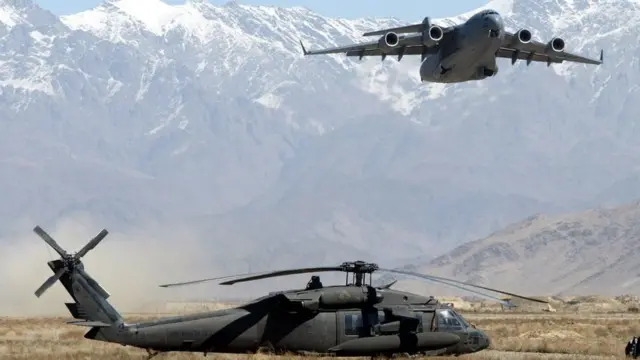 بګرام هوايي اډه نږدې شپېته کاله مخکې د پروان بګرام ولسوالۍ کې جوړه شوې ده.