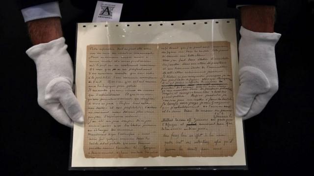 梵高与法国画家保罗·高更合写的一封信在拍卖行举行拍卖。