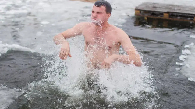 چرا دوش آب سرد بگیریم