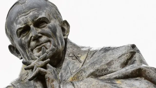 Estatua de Juan Pablo II.