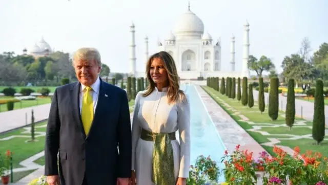 సోమవారం తాజ్‌మహల్‌ను సందర్శించిన ట్రంప్, ఆయన భార్య మెలానియా