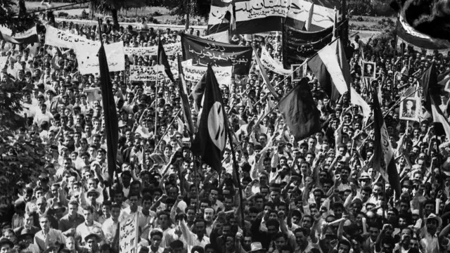 ইরানের শহুরে জনগোষ্ঠীর মধ্যে মোসাদ্দেকের জোর সমর্থন ছিল