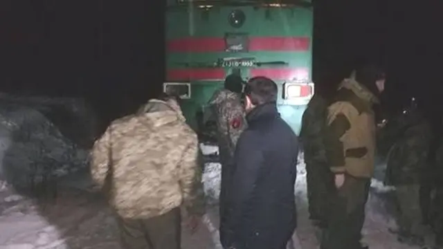 Активісти біля заблокованого потяга