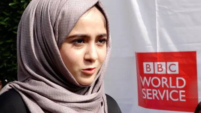 'બીબીસી શી' કાર્યક્રમમાં વાત કરતી છોકરીઓ