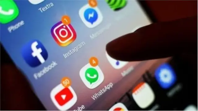 सोशल मीडिया