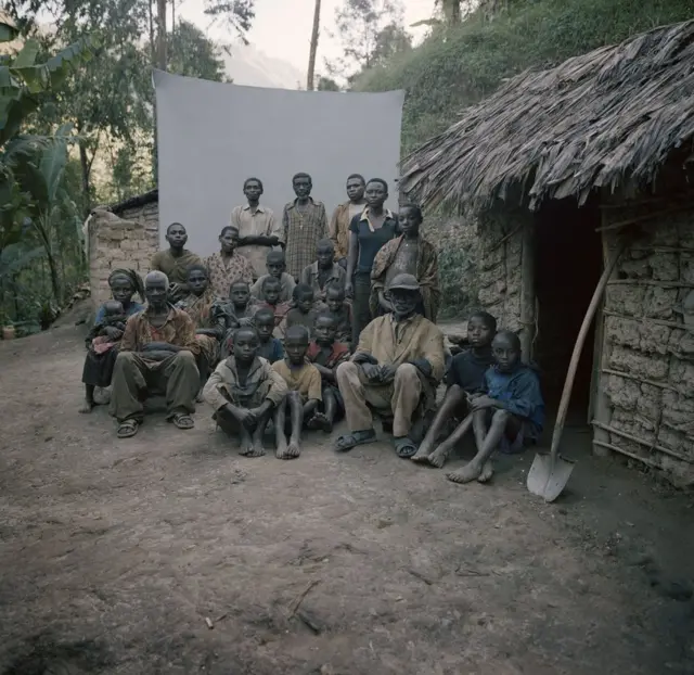 Koox dad ah oo meel wada fadhiya