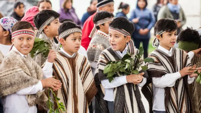Niños mapuche.