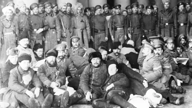 Петроградские городовые в плену у взбунтовавшихся солдат (1 марта 1917 года)