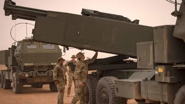 আমেরিকার তৈরি দূরপাল্লার কামান (হিমারস্) পেয়েছে ইউক্রেন