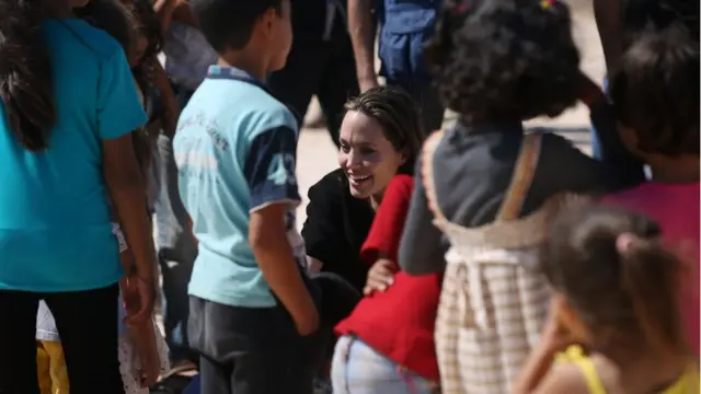 Angelina Jolie en un campo de refugiados sirios