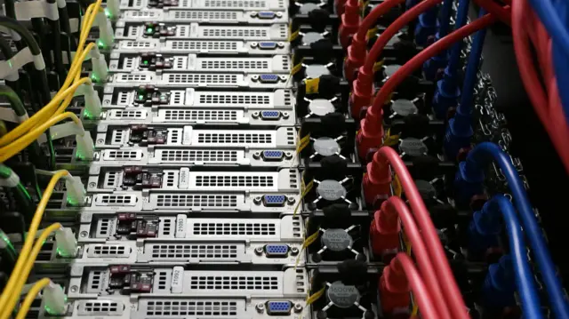 Сервер с проводами