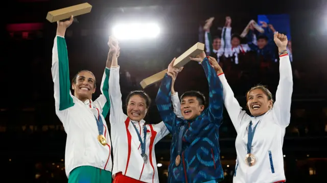 Las medallistas de boxeo en París 2024 celebran sus logros
