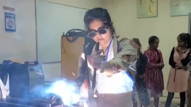 યુવતીઓ