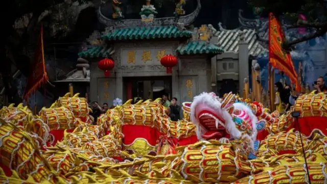 One dragon dey dance for Macau 