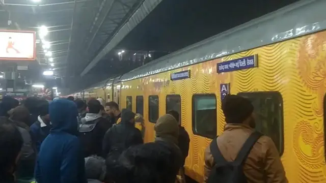 तेजस राजधानी एक्सप्रेस ट्रेन