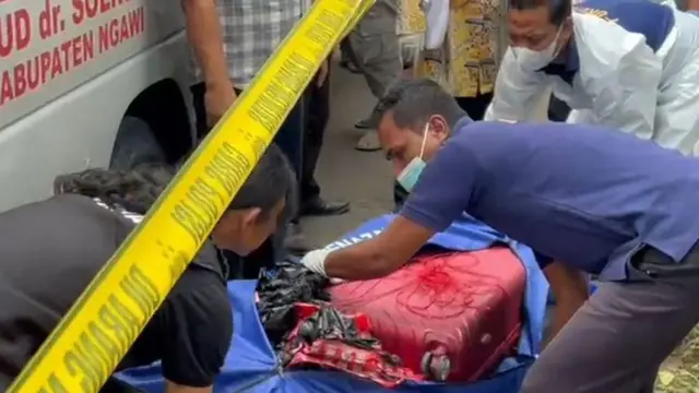 Polda Jawa Timur telah menangkap pelaku korban mayat dalam koper Ngawi, Minggu (26/01).