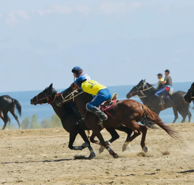 Ушул эле күнү "Жаштык" менен "Алтын-Альянс" да жеңиш үчүн кыл чайнашкан беттеш өткөрдү.
