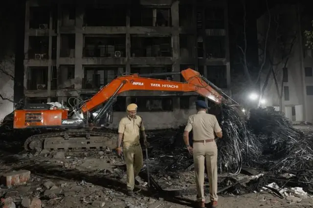 બીબીસી ગુજરાતી અમદાવાદ પ્લેન ક્રૅશ વિમાન દુર્ઘટના ઍર ઇન્ડિયા મોબાઈલ વીડિયો