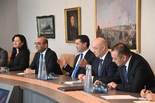 "Standard Chartered" банки бош директори билан учрашув. 