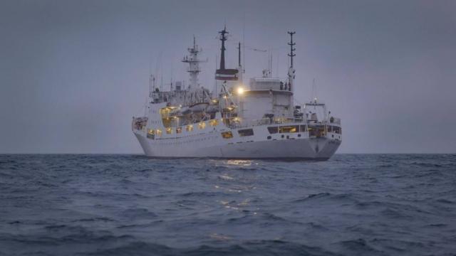 Navio Admiral Vladimirsky no mar