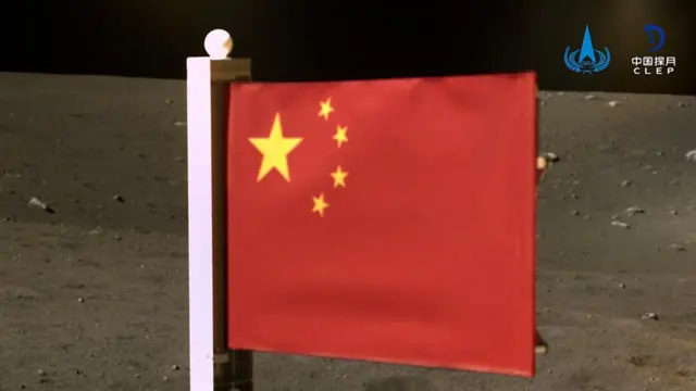 Calanka Shiinaha ayaa horay looga taagay dayaxa