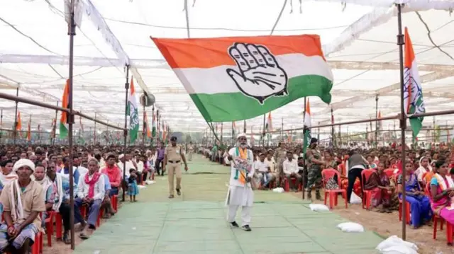 காங்கிரஸ் கட்சியின் வங்கி கணக்குகளை முடக்கிய வருமான வரித்துறை