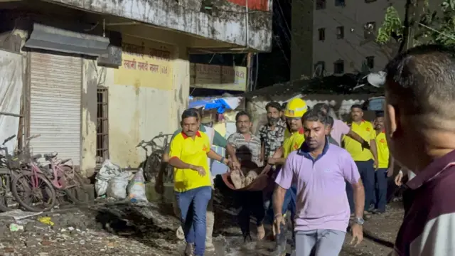 या इमारतीत झालेल्या दुर्घटनेत आतापर्यंत 19 जणांना बाहेर काढण्यात प्रशासनाला यश आले आहे. 