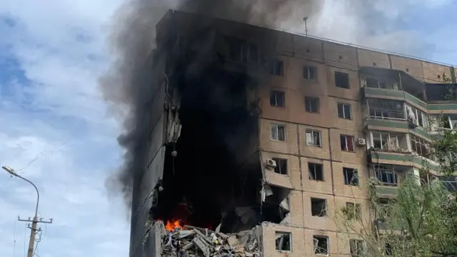 В Кривом Роге обвалился дом: есть погибший (ФОТО, ВИДЕО)