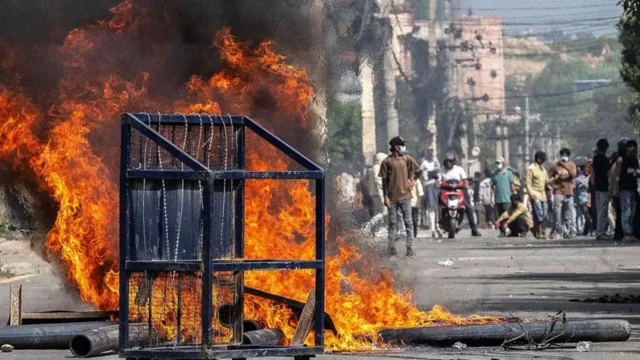 نیپال میں پرتشدد احتجاج کے بعد وزیر اعظم مستعفی ہو گئے تھے