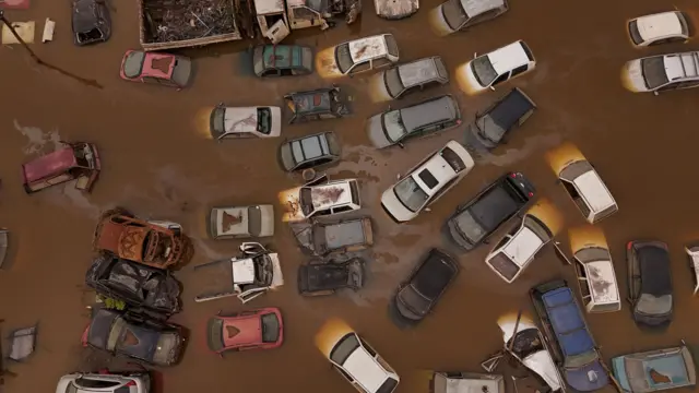 Imagem feita com drone mostra carros submersospalpites goias x fluminenseágua barrentapalpites goias x fluminenseEldorado do Sul,palpites goias x fluminense13palpites goias x fluminensemaiopalpites goias x fluminense2024