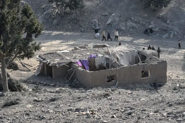 पाकिस्तानी वायुसेना ने अफ़ग़ानिस्तान के पकतीका इलाक़े में कई हमले किए हैं