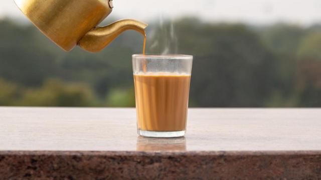 தேநீர், காபியை பாலுடன் சேர்த்துக் குடிப்பதால் என்ன ஆபத்து? சரியாகப் பருகுவது எப்படி?