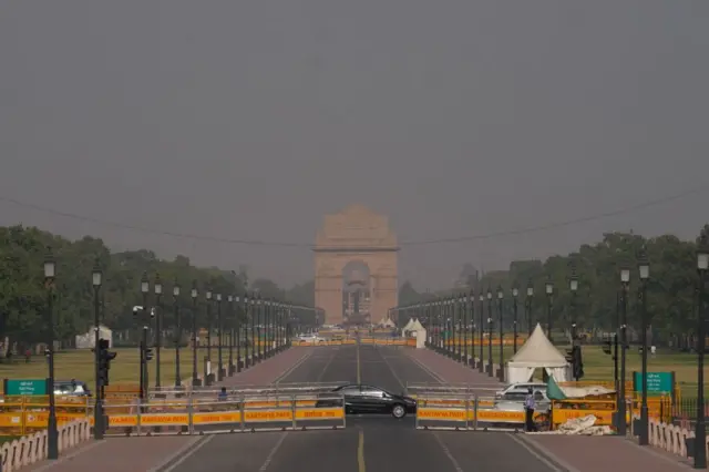 দিল্লিতে তাপমাত্রা ৪২ ডিগ্রি সেলসিয়াস ছাড়িয়ে গেছে, শহরে ভোট ২৬শে মে 