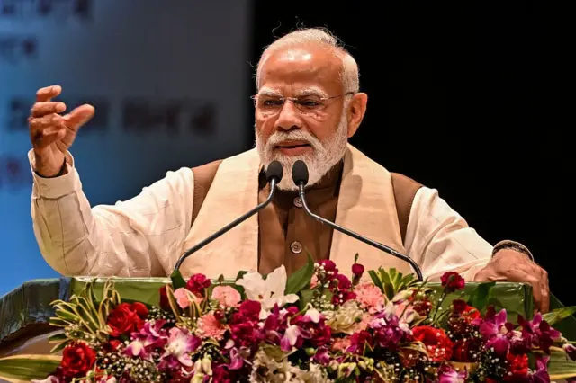 नरेंद्र मोदी