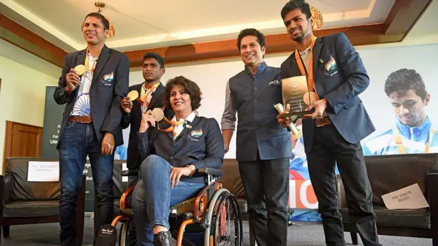 மாரியப்பனுக்கு பாராட்டுகளும் பரிசுகளும் குவிந்தன