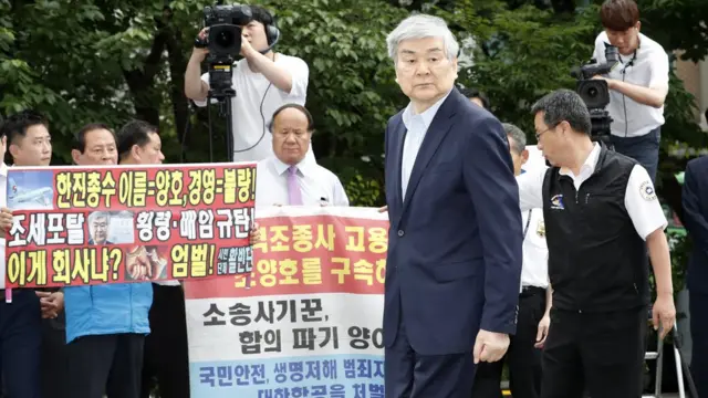 5일 오전 서울 양천구 서울남부지방법원에서 열린 구속 전 피의자 심문에 출석하는 조양호 회장