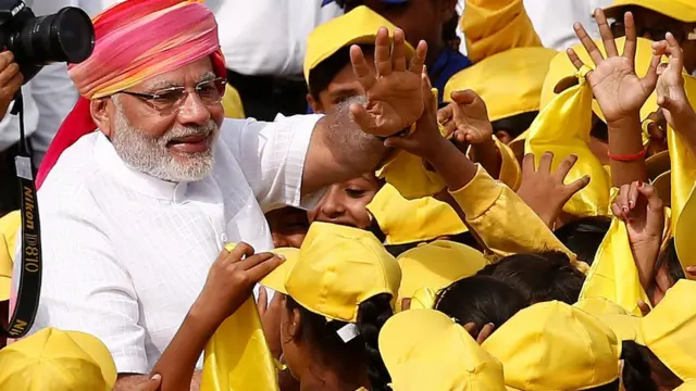 नरेंद्र मोदी