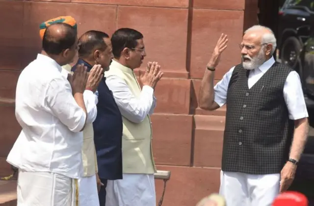 नरेंद्र मोदी