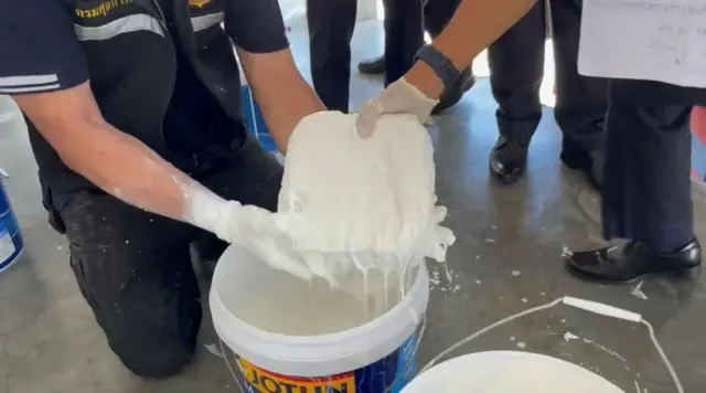 ถังสีที่ใช้ซุกซ่อนเฮโรอีน